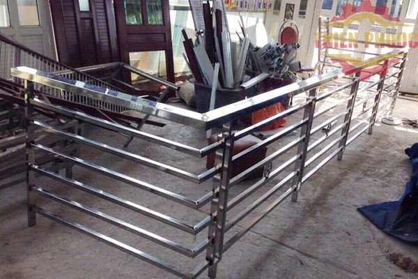 Mau Lan Can Inox Dep Moi Nhat 36